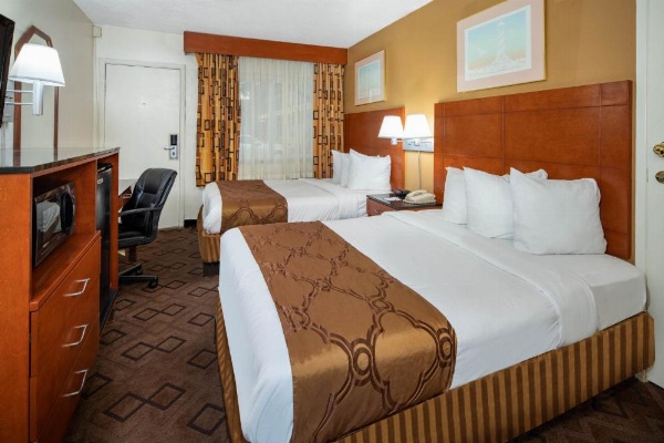 Travelodge by Wyndham Burbank-Glendale image 16